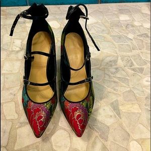 Marc Fisher 8.5 Brocade Stunning Shoes.